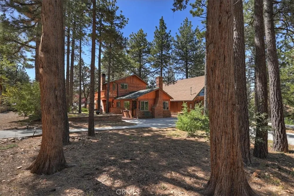 190 Spruce Sugarloaf, CA 92386