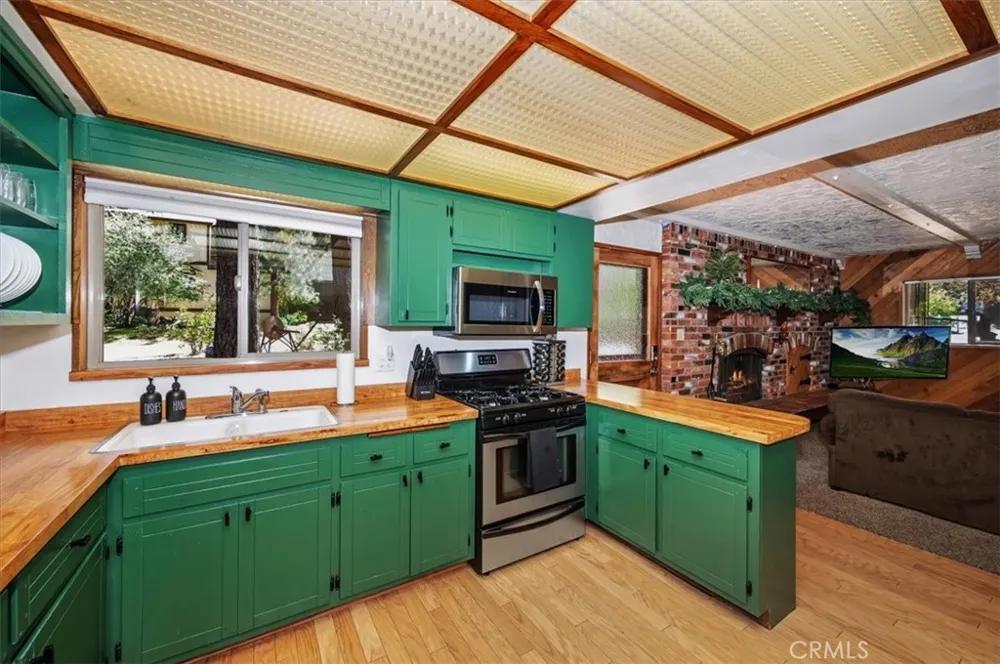190 Spruce Sugarloaf, CA 92386