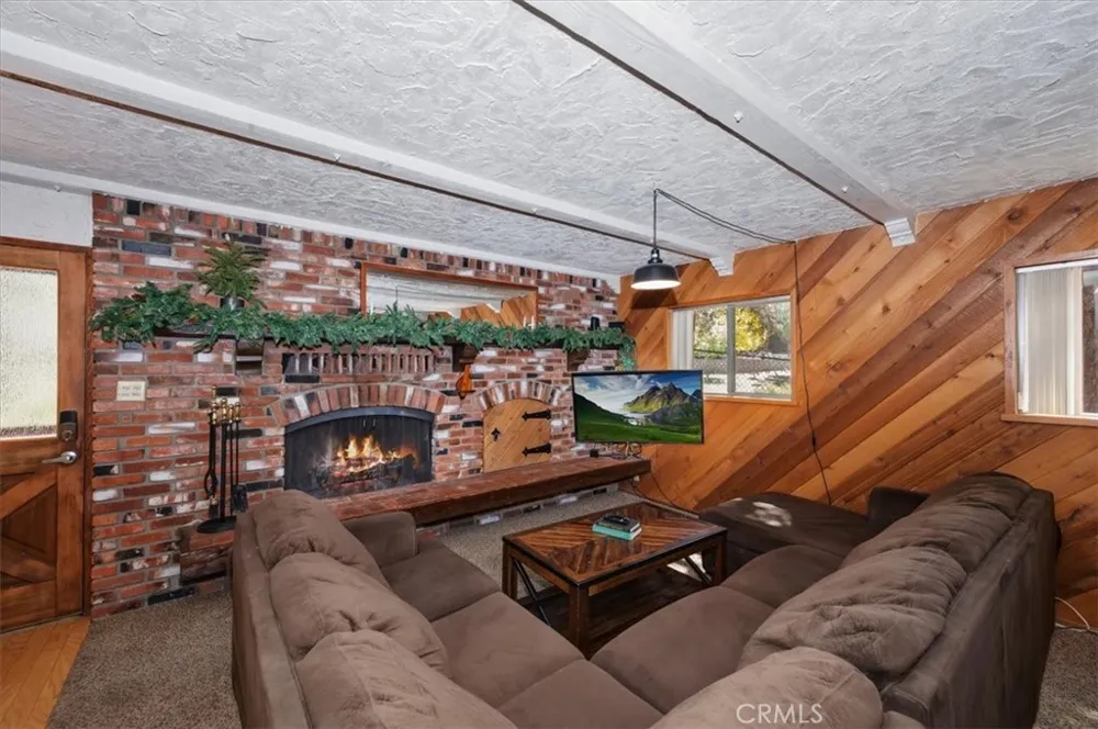 190 Spruce Sugarloaf, CA 92386