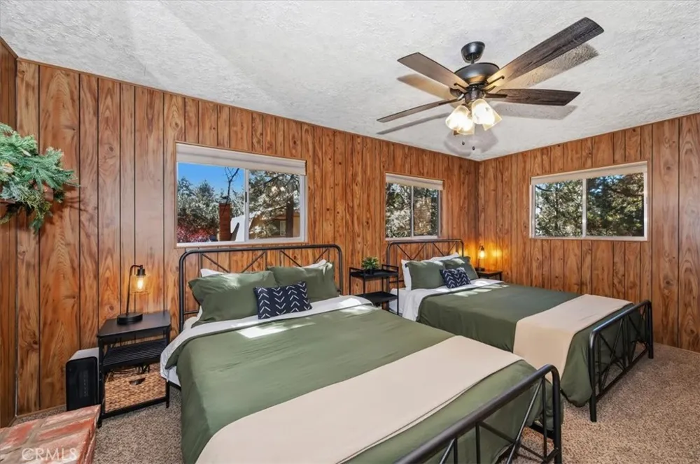 190 Spruce Sugarloaf, CA 92386