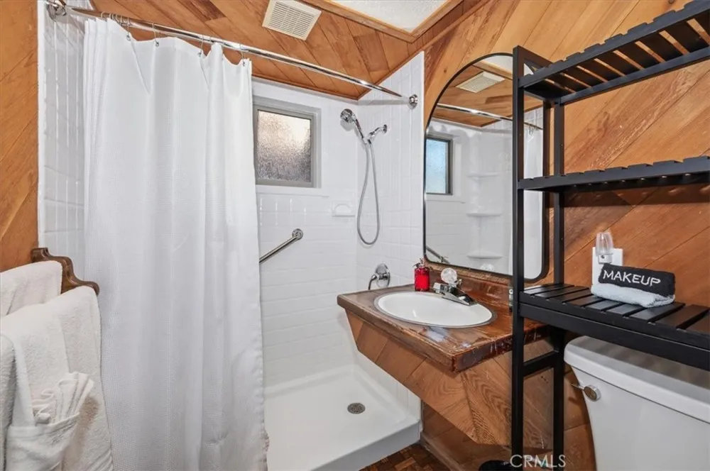 190 Spruce Sugarloaf, CA 92386