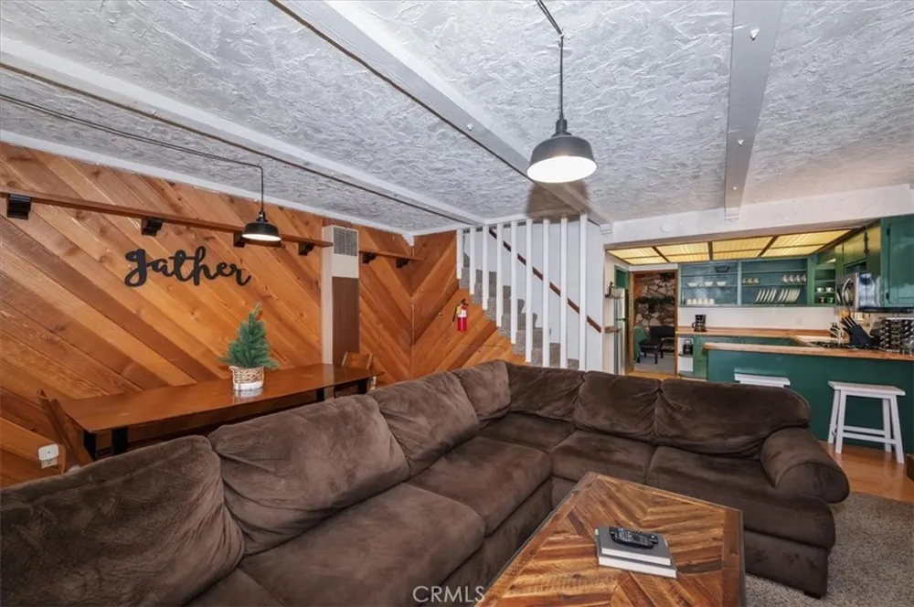 190 Spruce Sugarloaf, CA 92386