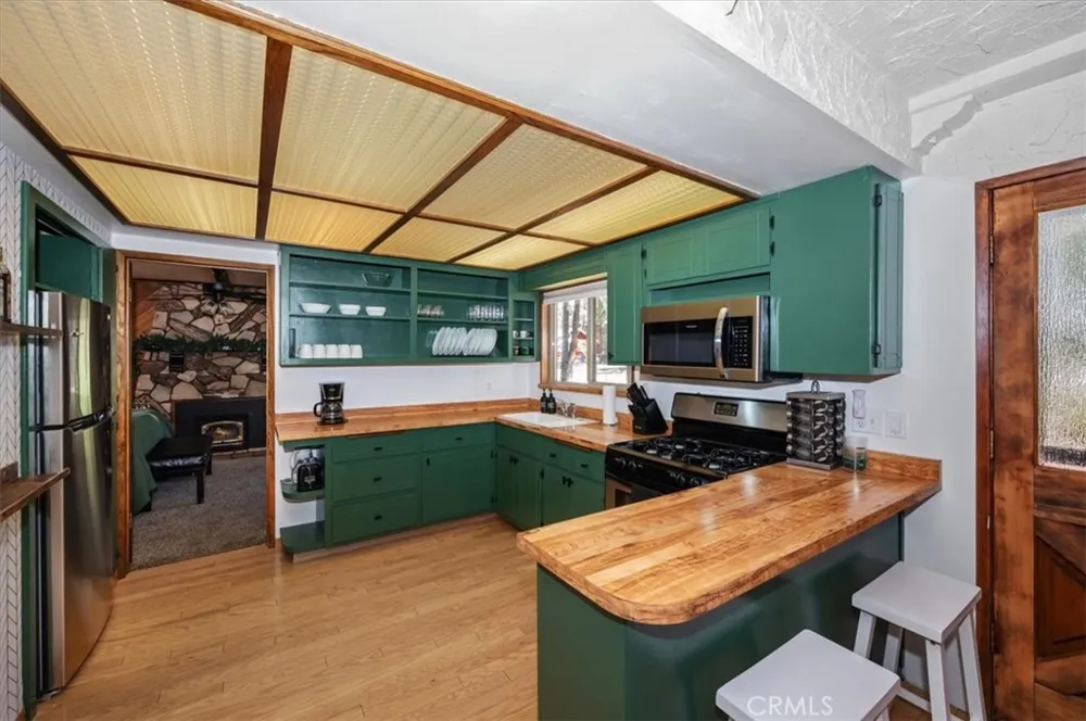 190 Spruce Sugarloaf, CA 92386