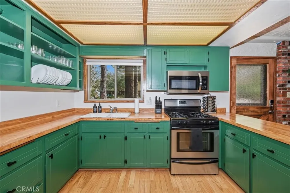 190 Spruce Sugarloaf, CA 92386