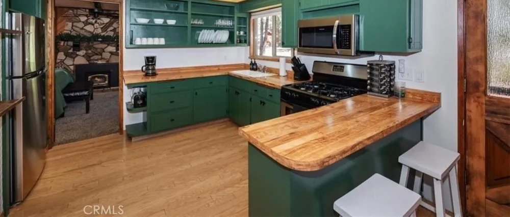 190 Spruce Sugarloaf, CA 92386