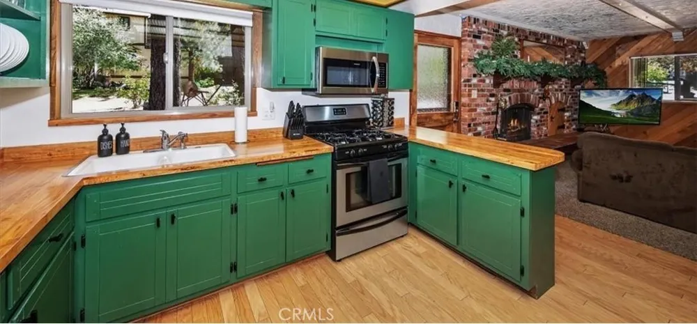 190 Spruce Sugarloaf, CA 92386