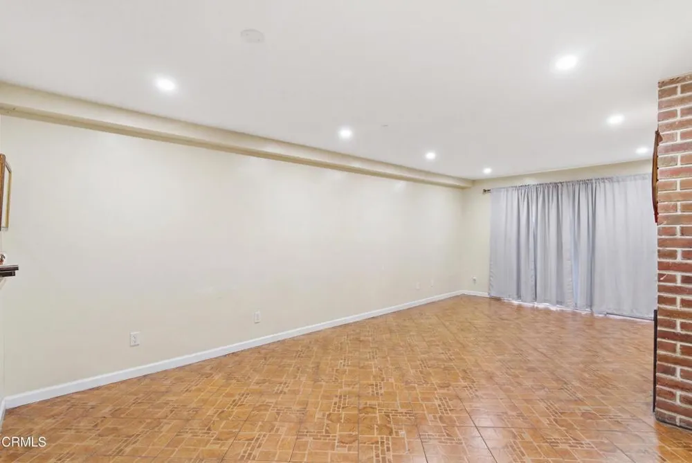 9051 Cedros Avenue #8 Panorama City, CA 91402