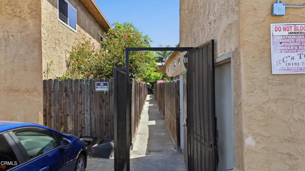 9051 Cedros Avenue #8 Panorama City, CA 91402