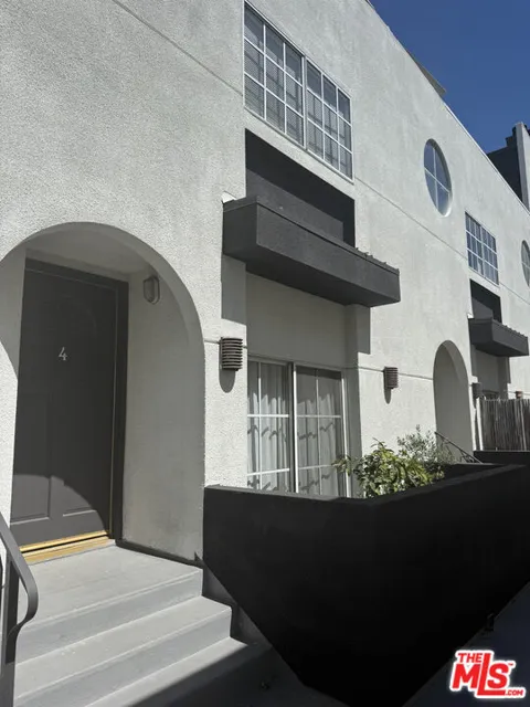 108 N Orlando Ave. #4