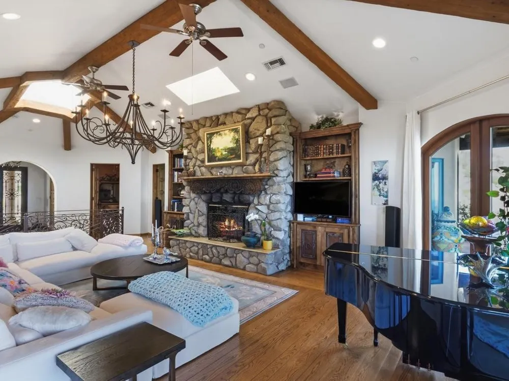 22331 Swenson Drive Topanga, CA 90290