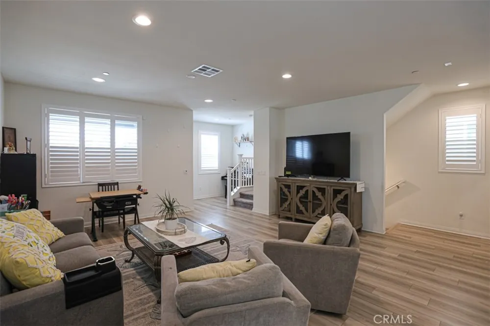 923 E 2nd Santa Ana, CA 92701