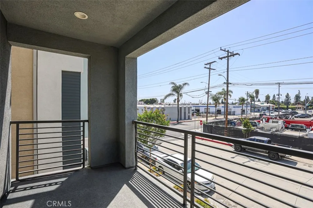 923 E 2nd Santa Ana, CA 92701