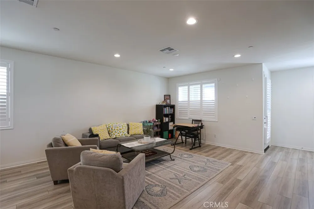 923 E 2nd Santa Ana, CA 92701