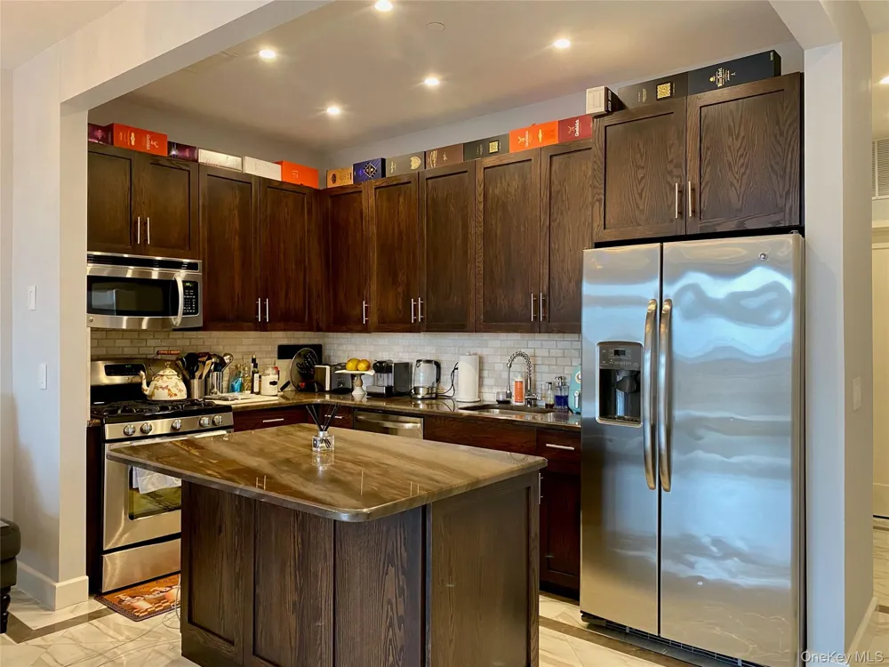 90 Bay Street Landing #4J Staten Island, NY 10301