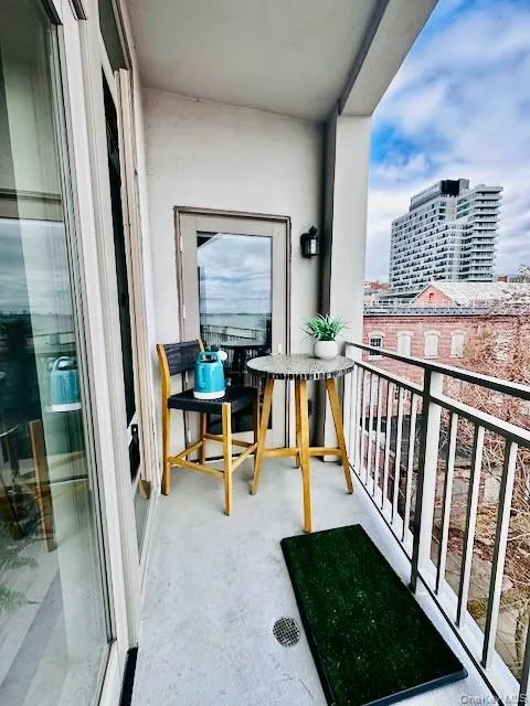 90 Bay Street Landing #4J Staten Island, NY 10301