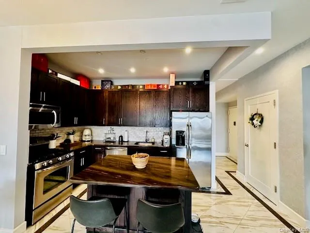 90 Bay Street Landing #4J Staten Island, NY 10301