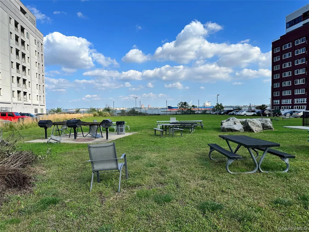 90 Bay Street Landing #4J Staten Island, NY 10301