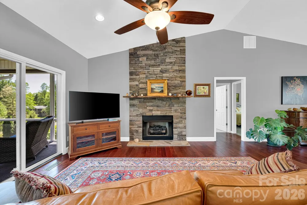 108 Fairway Knoll Drive Hendersonville, NC 28739