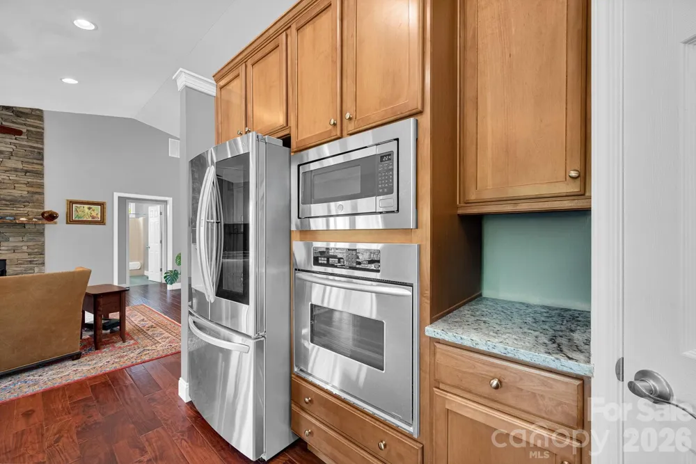 108 Fairway Knoll Drive Hendersonville, NC 28739