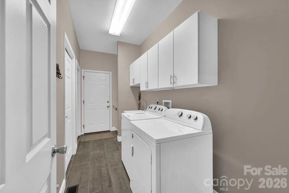 108 Fairway Knoll Drive Hendersonville, NC 28739
