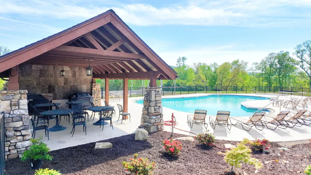 108 Fairway Knoll Drive Hendersonville, NC 28739