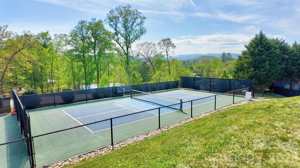 108 Fairway Knoll Drive Hendersonville, NC 28739