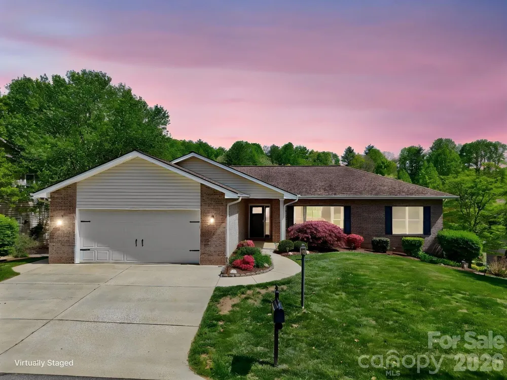 108 Fairway Knoll Drive Hendersonville, NC 28739