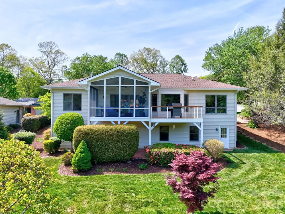 108 Fairway Knoll Drive Hendersonville, NC 28739