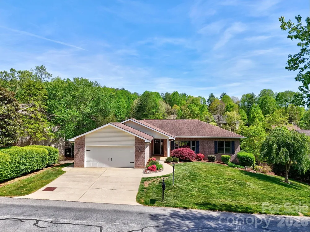 108 Fairway Knoll Drive Hendersonville, NC 28739