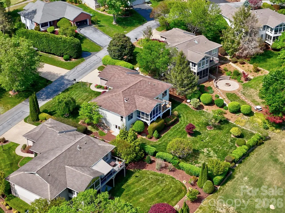 108 Fairway Knoll Drive Hendersonville, NC 28739