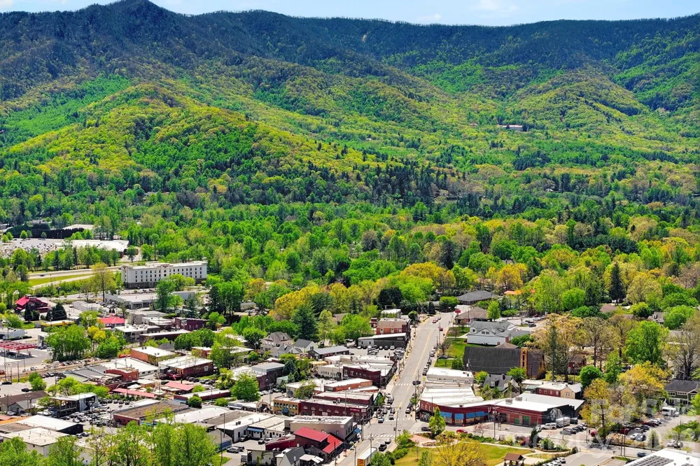 107 5th Street Black Mountain, NC 28711