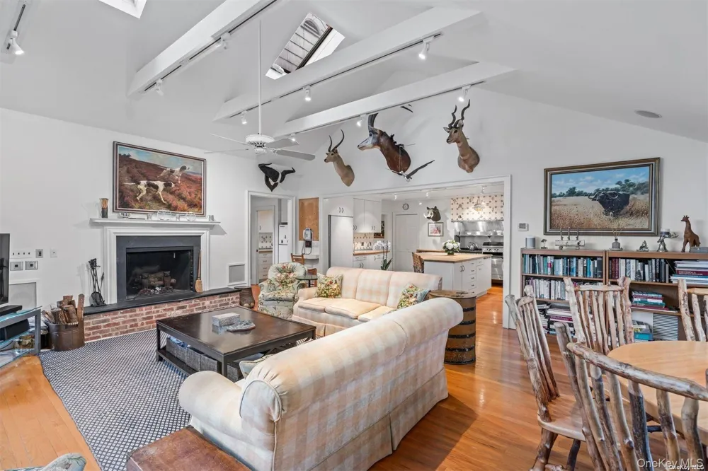 200 Cleft Road Mill Neck, NY 11765