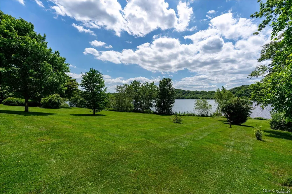 200 Cleft Road Mill Neck, NY 11765