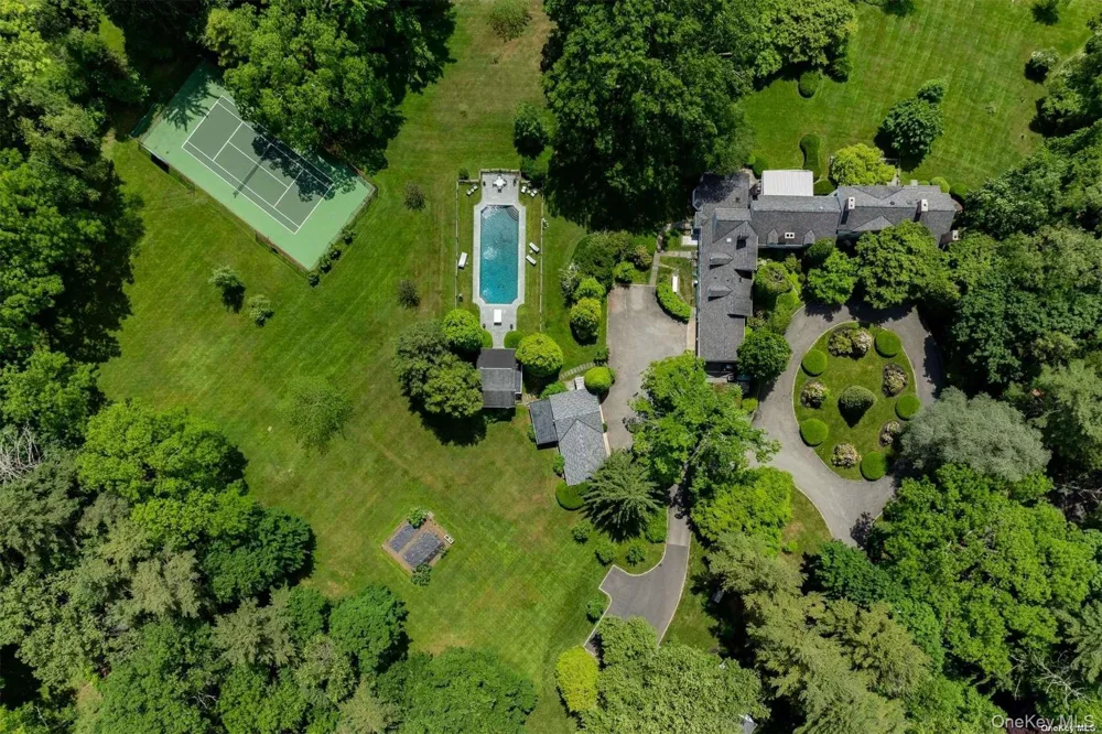 200 Cleft Road Mill Neck, NY 11765
