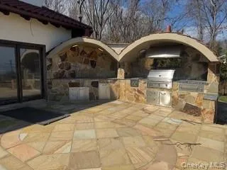 1 Sea Crest Drive Lloyd Neck, NY 11743