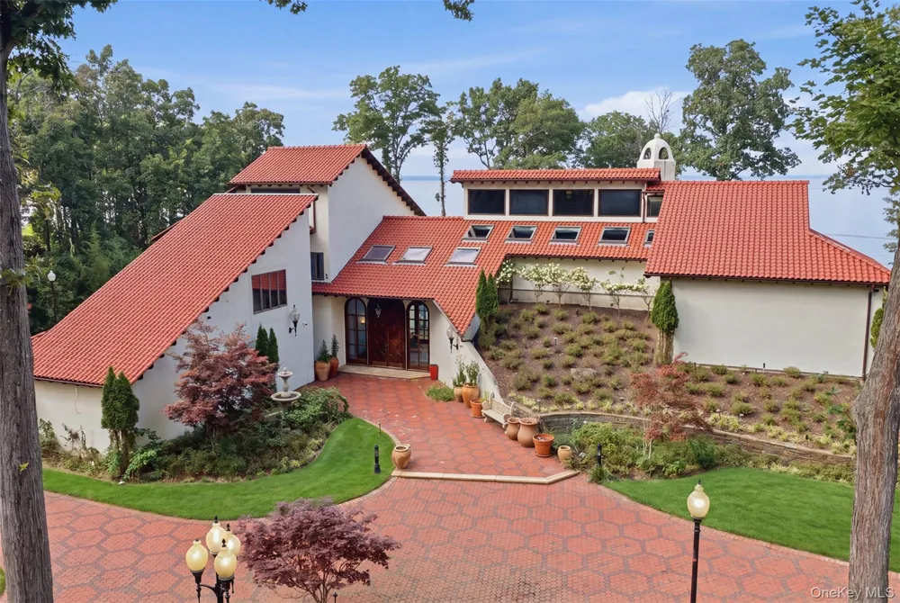 1 Sea Crest Drive Lloyd Neck, NY 11743
