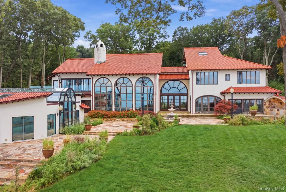 1 Sea Crest Drive Lloyd Neck, NY 11743