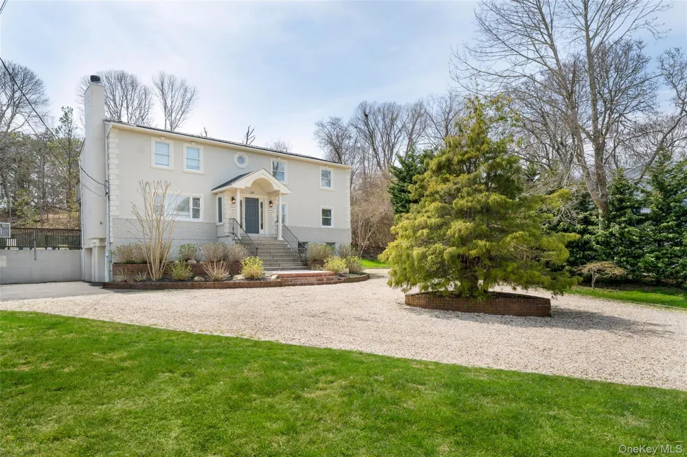 36 Charla Drive Southampton, NY 11968