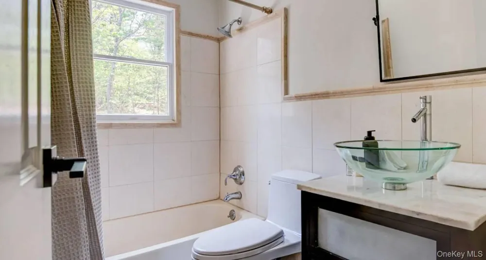 36 Charla Drive Southampton, NY 11968