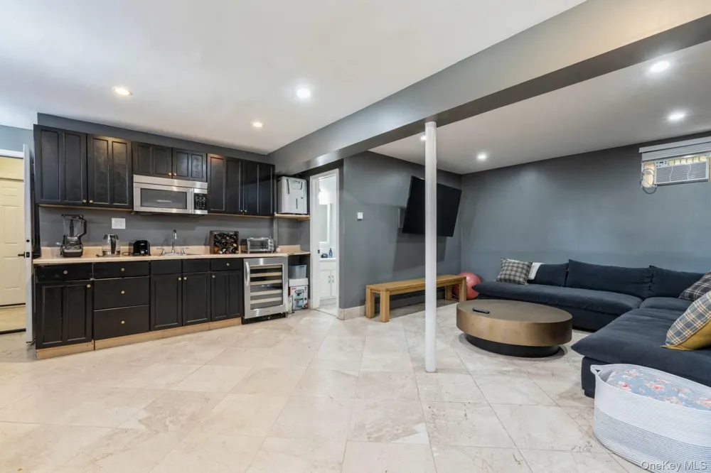 36 Charla Drive Southampton, NY 11968