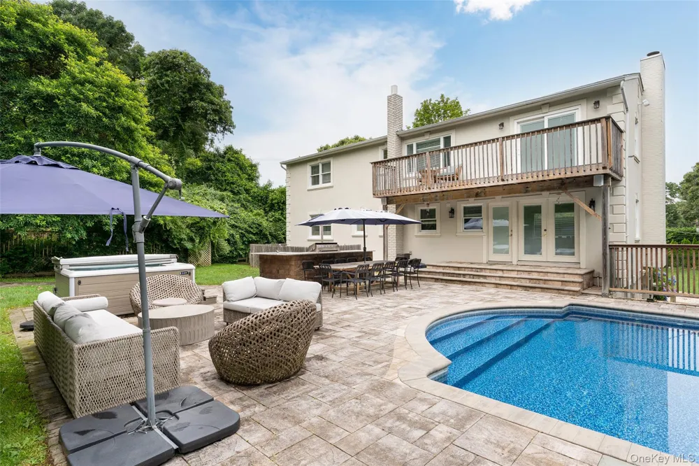 36 Charla Drive Southampton, NY 11968