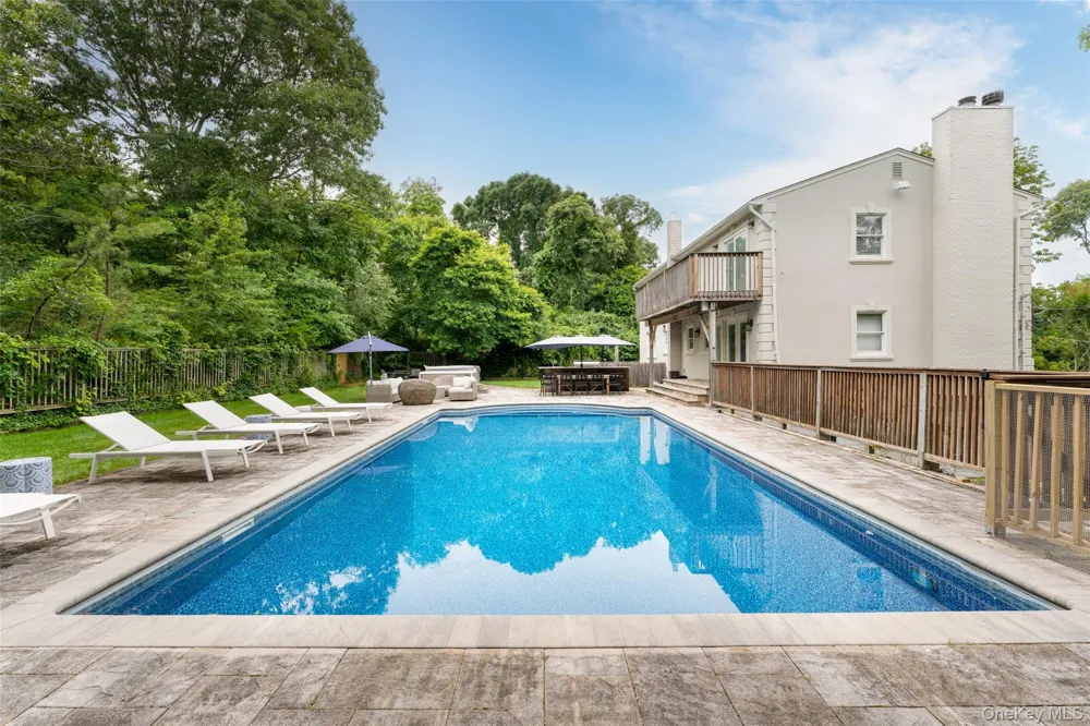 36 Charla Drive Southampton, NY 11968