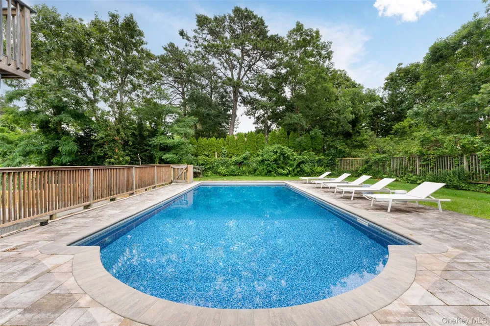 36 Charla Drive Southampton, NY 11968