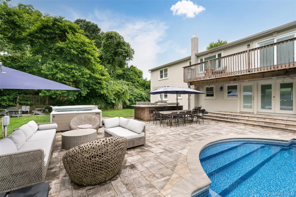 36 Charla Drive Southampton, NY 11968
