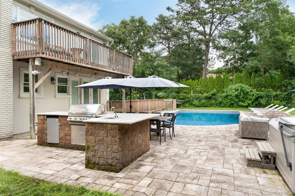 36 Charla Drive Southampton, NY 11968