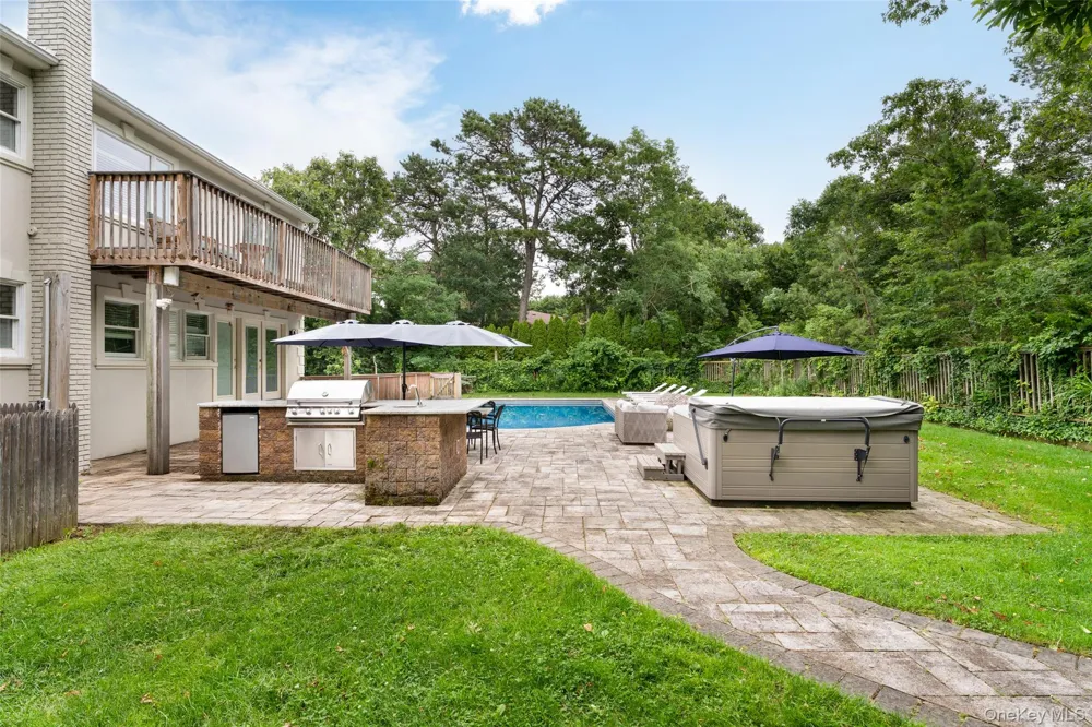 36 Charla Drive Southampton, NY 11968