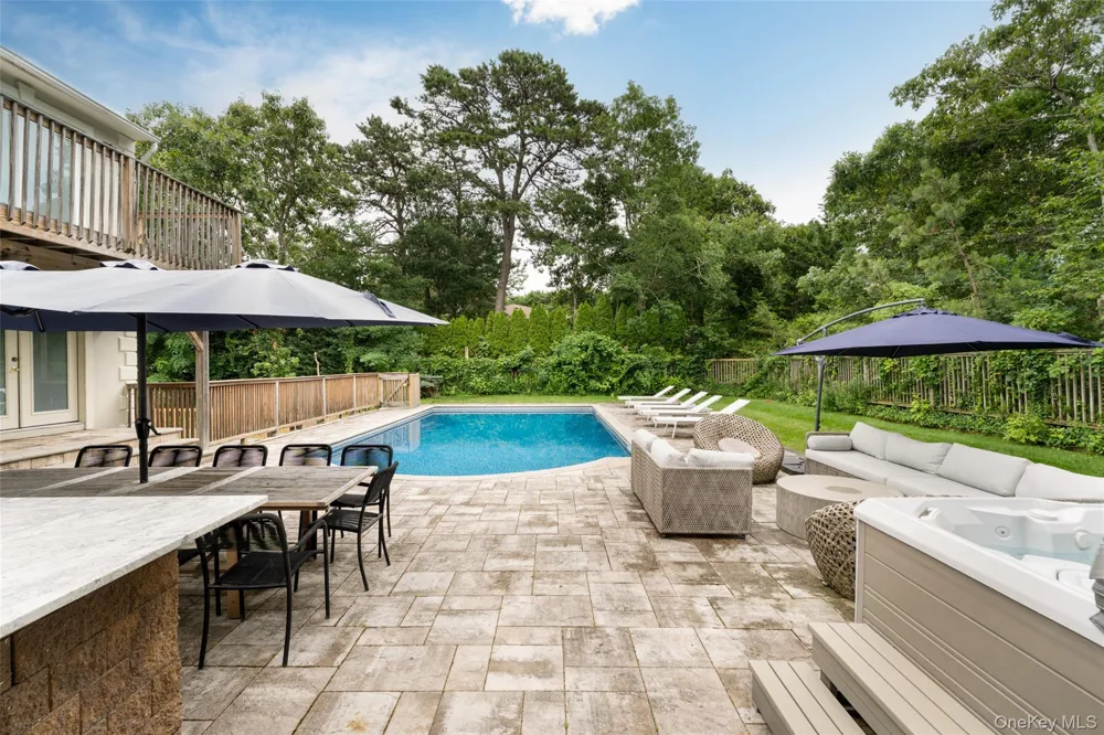 36 Charla Drive Southampton, NY 11968