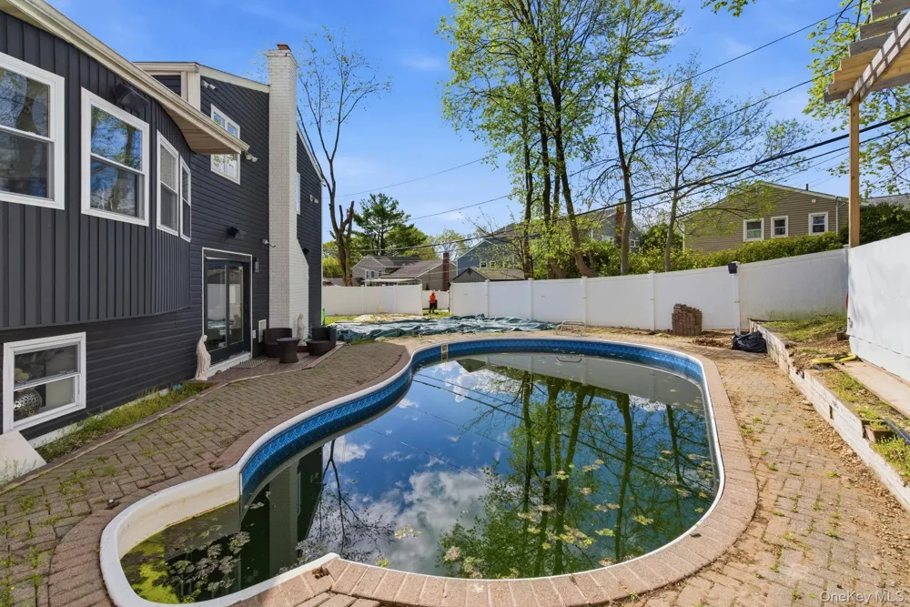 3 Rustic Court Plainview, NY 11803