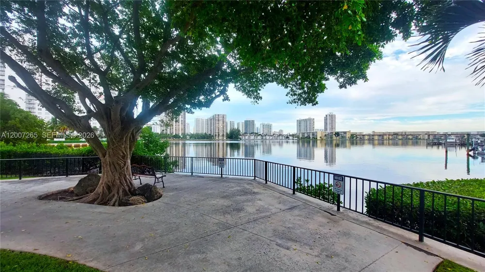 2750 NE 183rd St #1405 Aventura, FL 33160