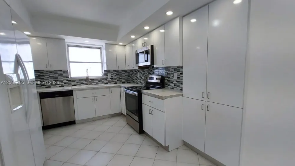 2750 NE 183rd St #1405 Aventura, FL 33160